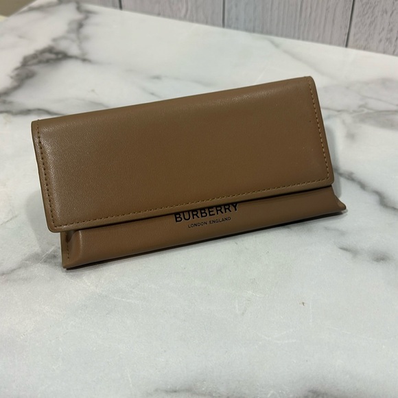 Burberry Sunglasses and Case Eyewear Butterfly Frames BE4299 - Picture 6 of 12